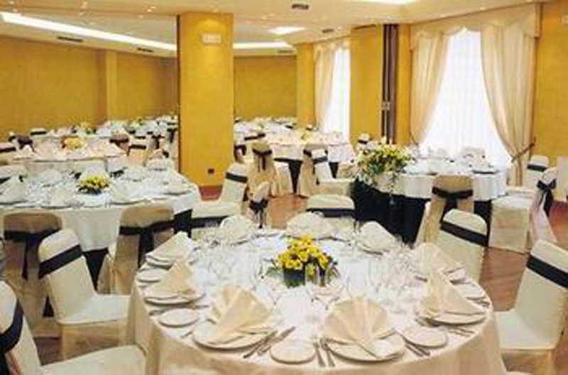 โรงแรมยูโรสตาร์ ลาส คลาราส ซาลามังกา ร้านอาหาร รูปภาพ